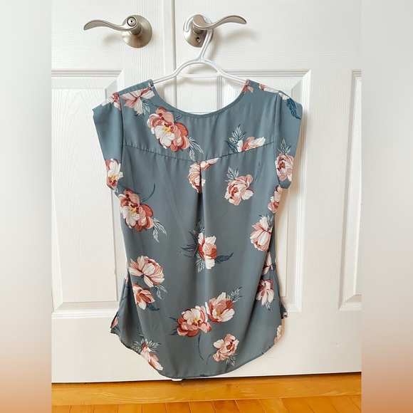 Cap-Sleeve Blouse with Scoop Neckline, R Essentials - Picture 2 of 3